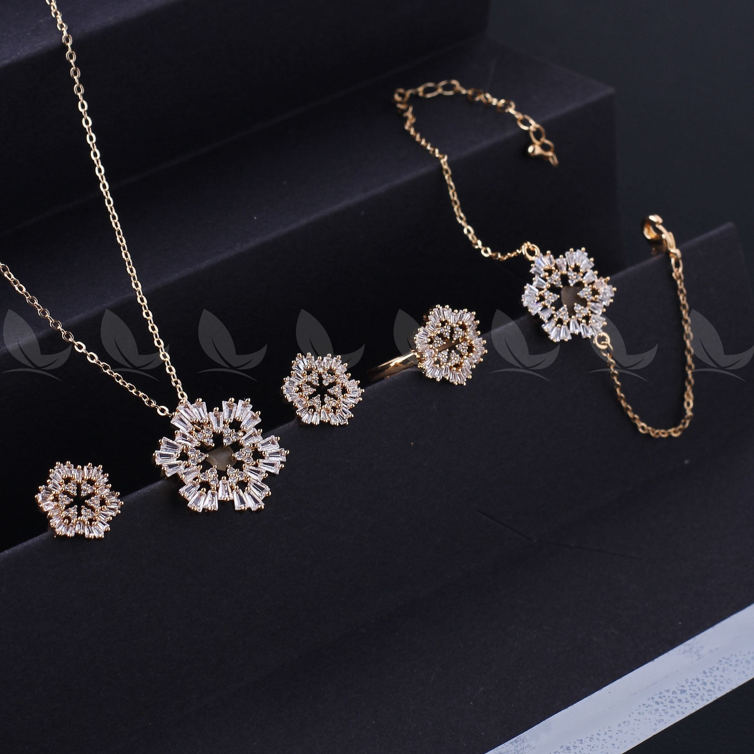 Snowflake Pendant Set - Gold