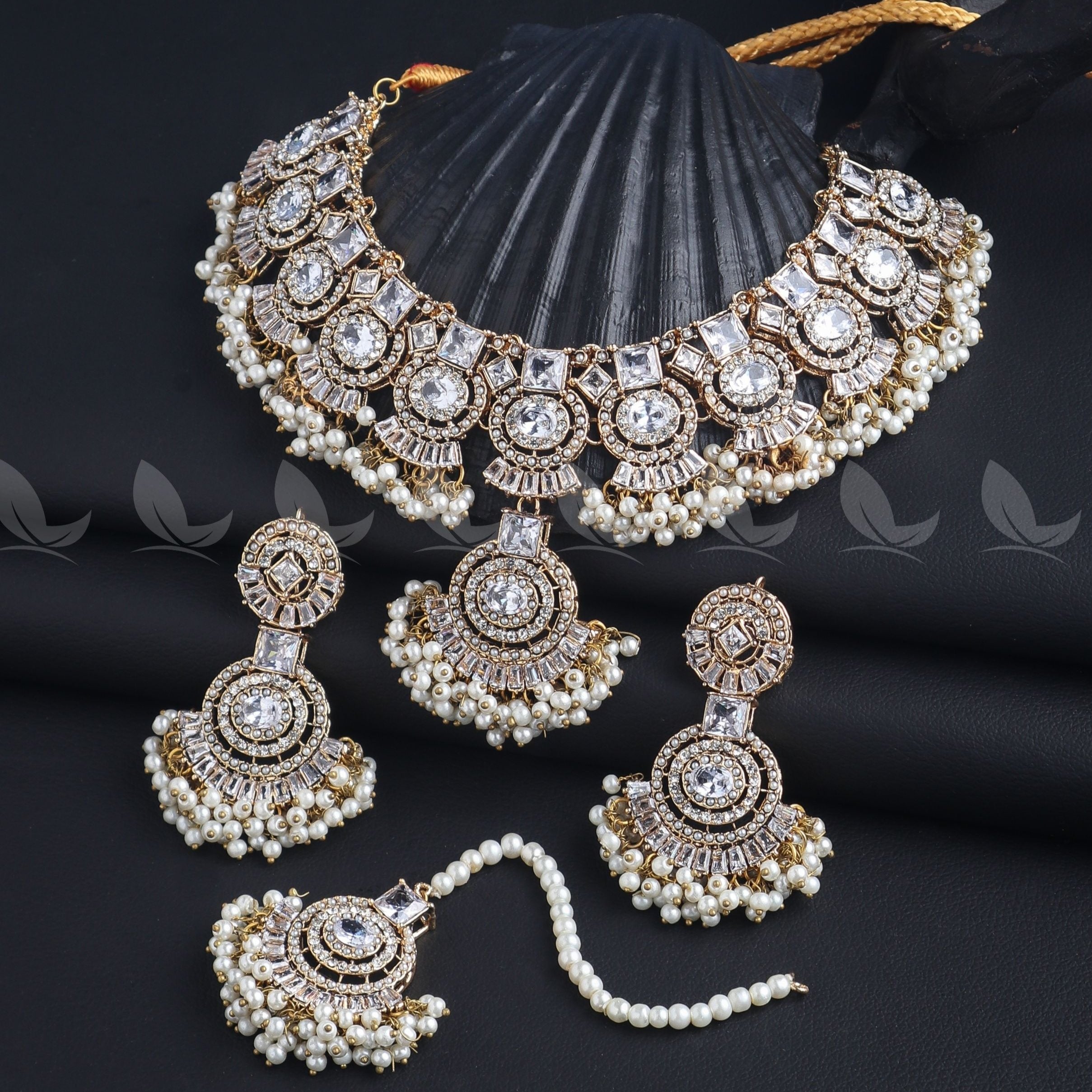 Anaya Necklace Set