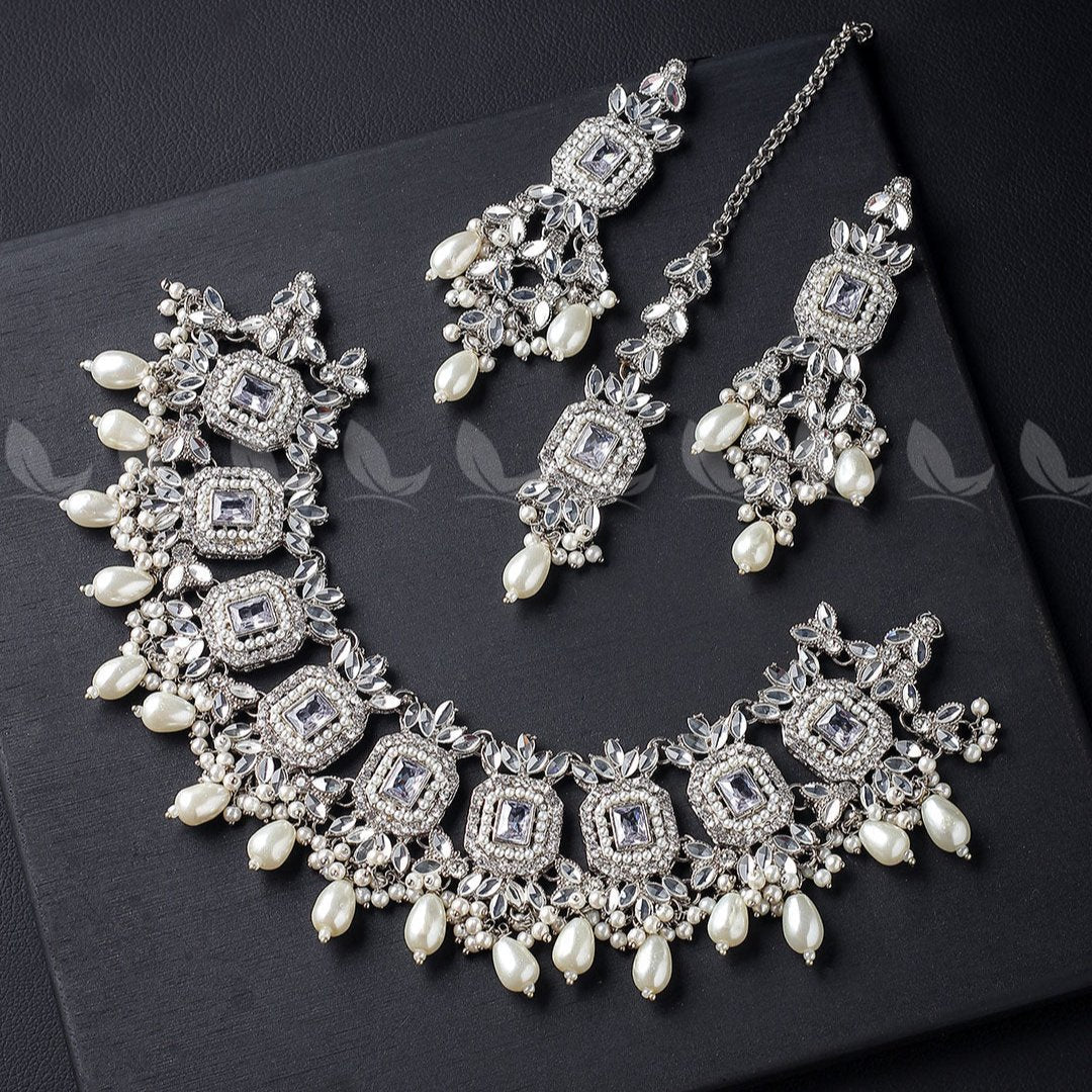 Stephanotis Necklace Set