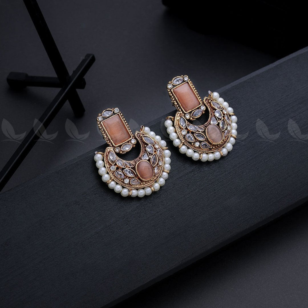 CLUSTER PEARL EARRING