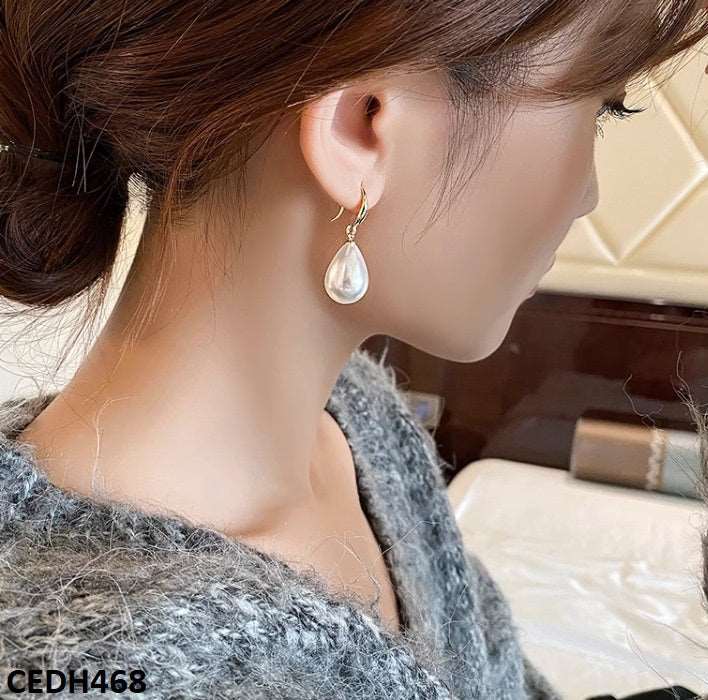 CEDH468 YYZ  Pearl Drop Earrings Pair - CEDH