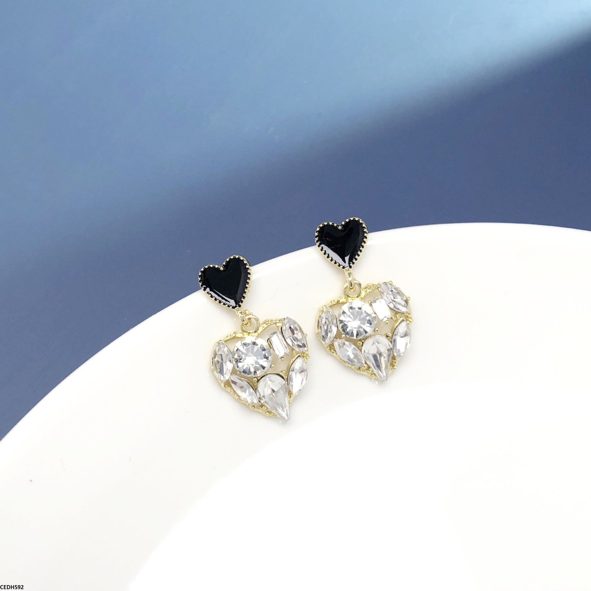 CEDH592 SIQ Heart Drop Earrings - CEDH