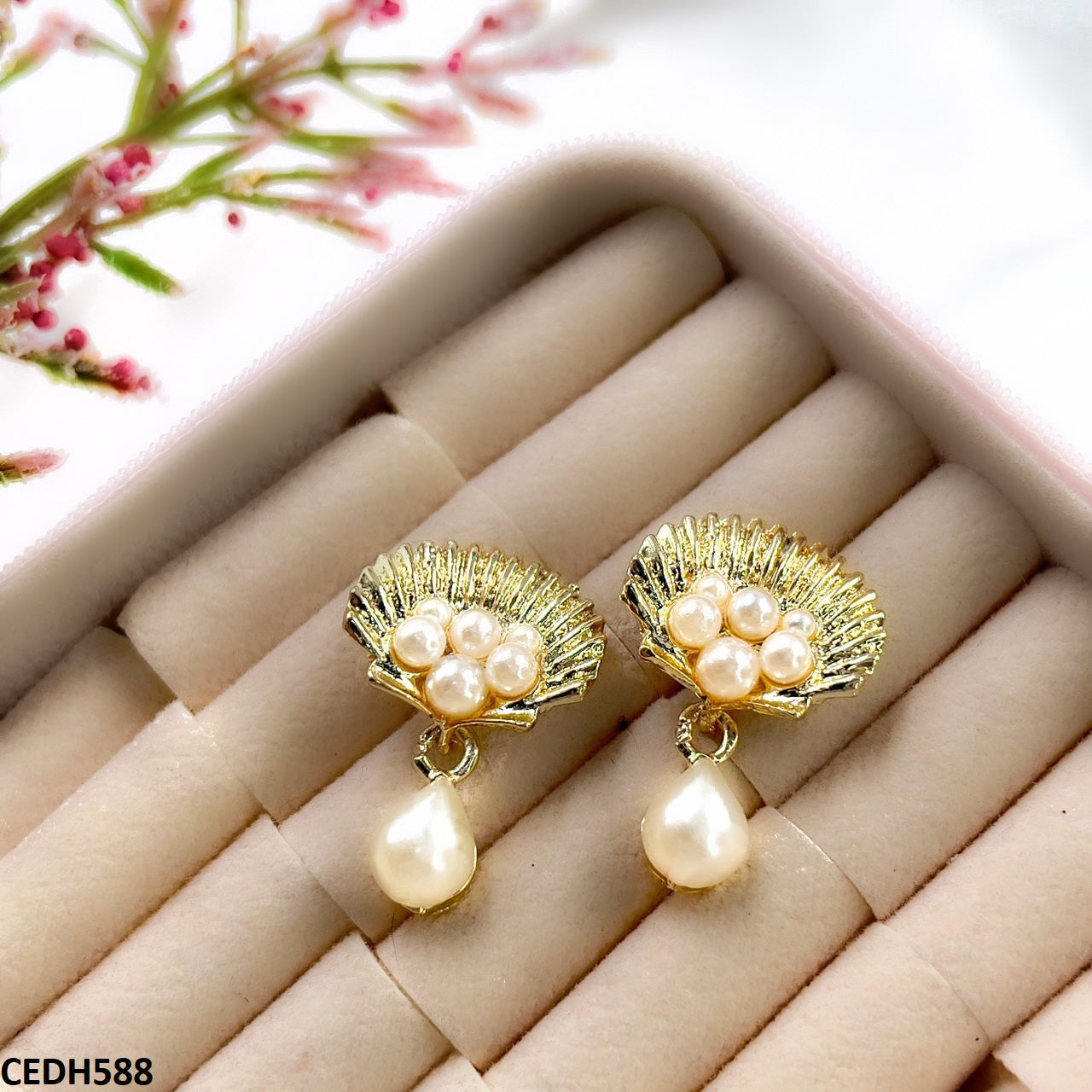 CEDH588 SDQ Shell Pearl Drop Earrings - CEDH