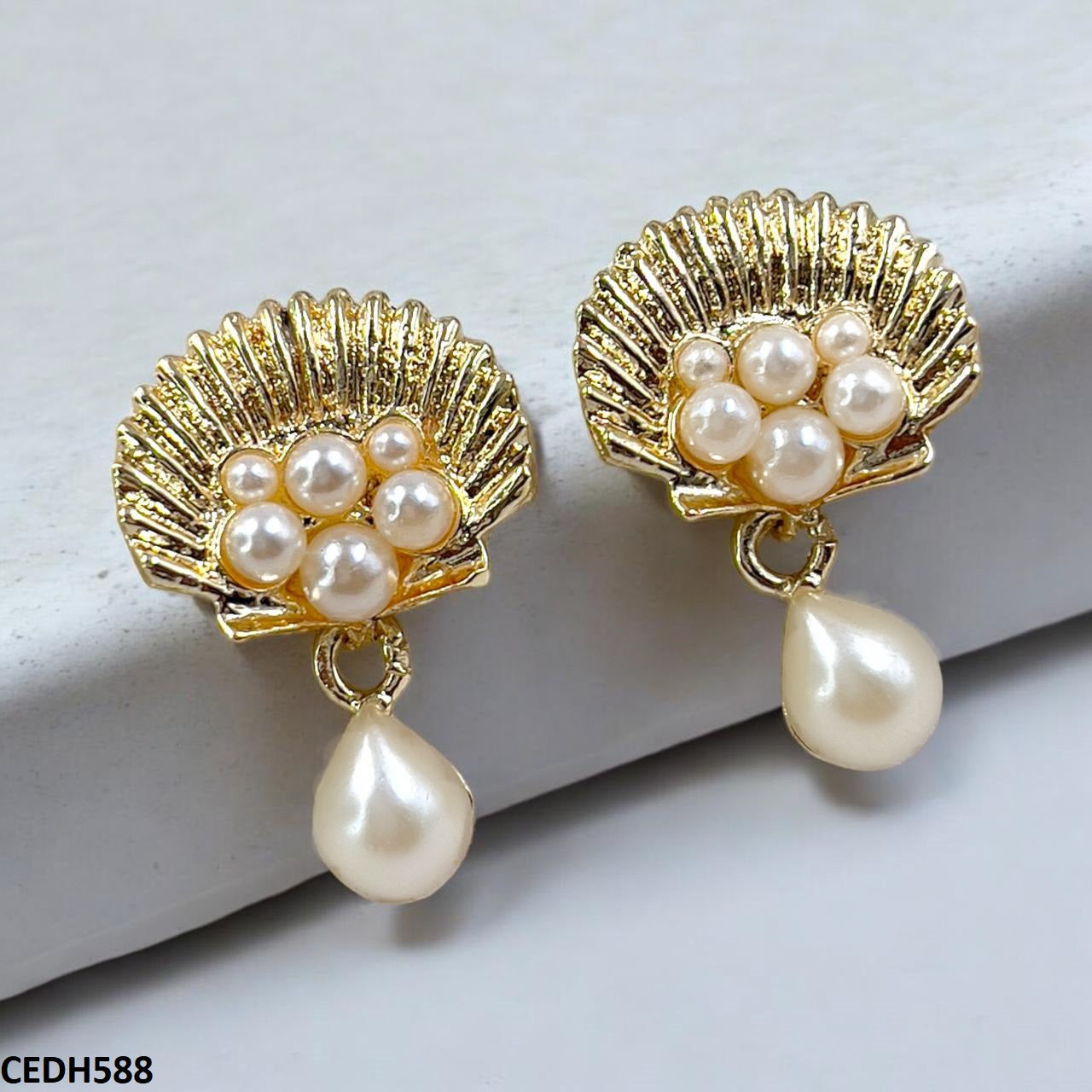 CEDH588 SDQ Shell Pearl Drop Earrings - CEDH