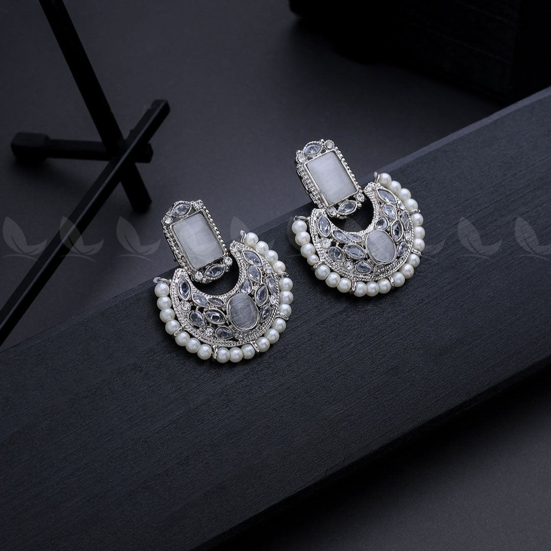 SILVER CLUSTER PEARL EARRING