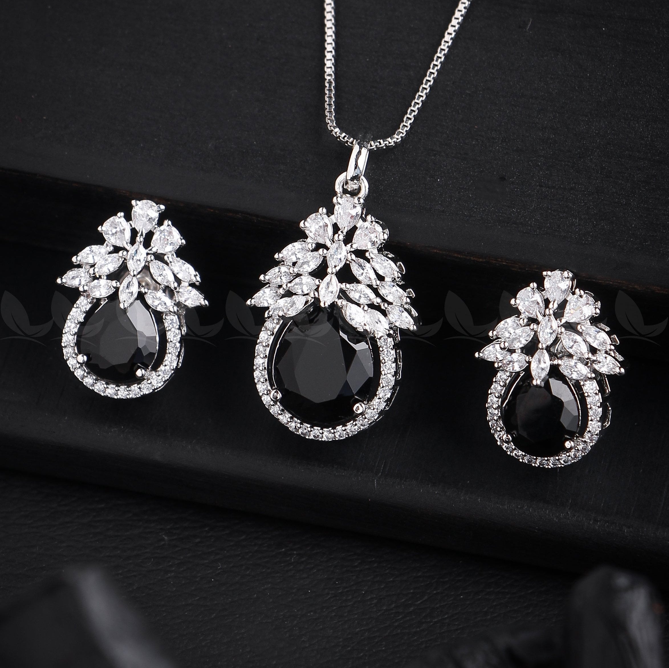 Zara's Pendant Set