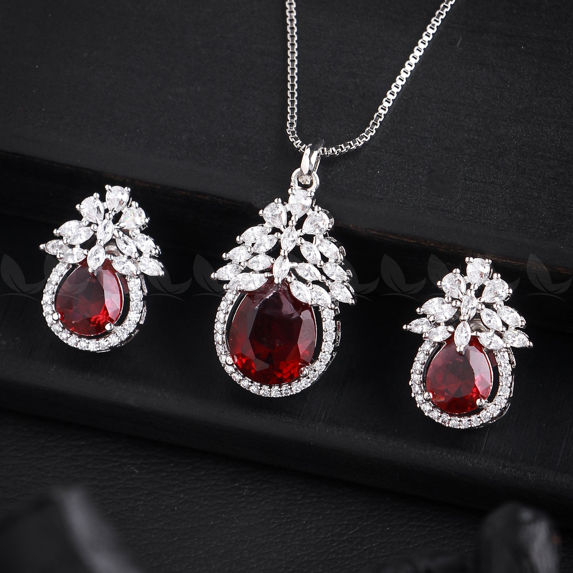 Zara's Pendant Set