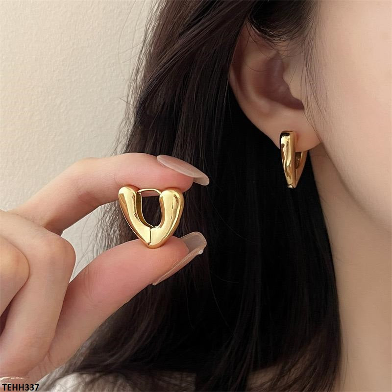 TEHH337 BTO Heart Ear Hoops Pair -CEHH