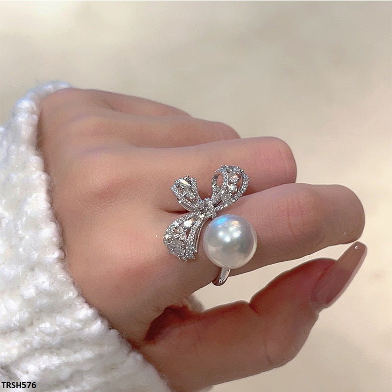 TRSH576 KRL Pearl Flower Ring Adjustable - TRSH