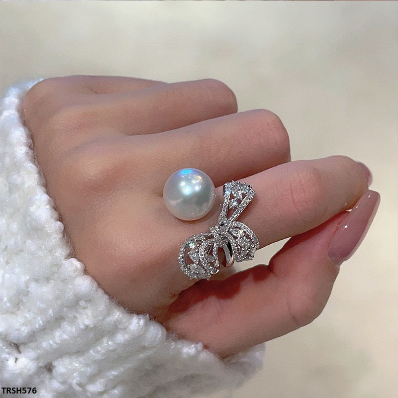 TRSH576 KRL Pearl Flower Ring Adjustable - TRSH