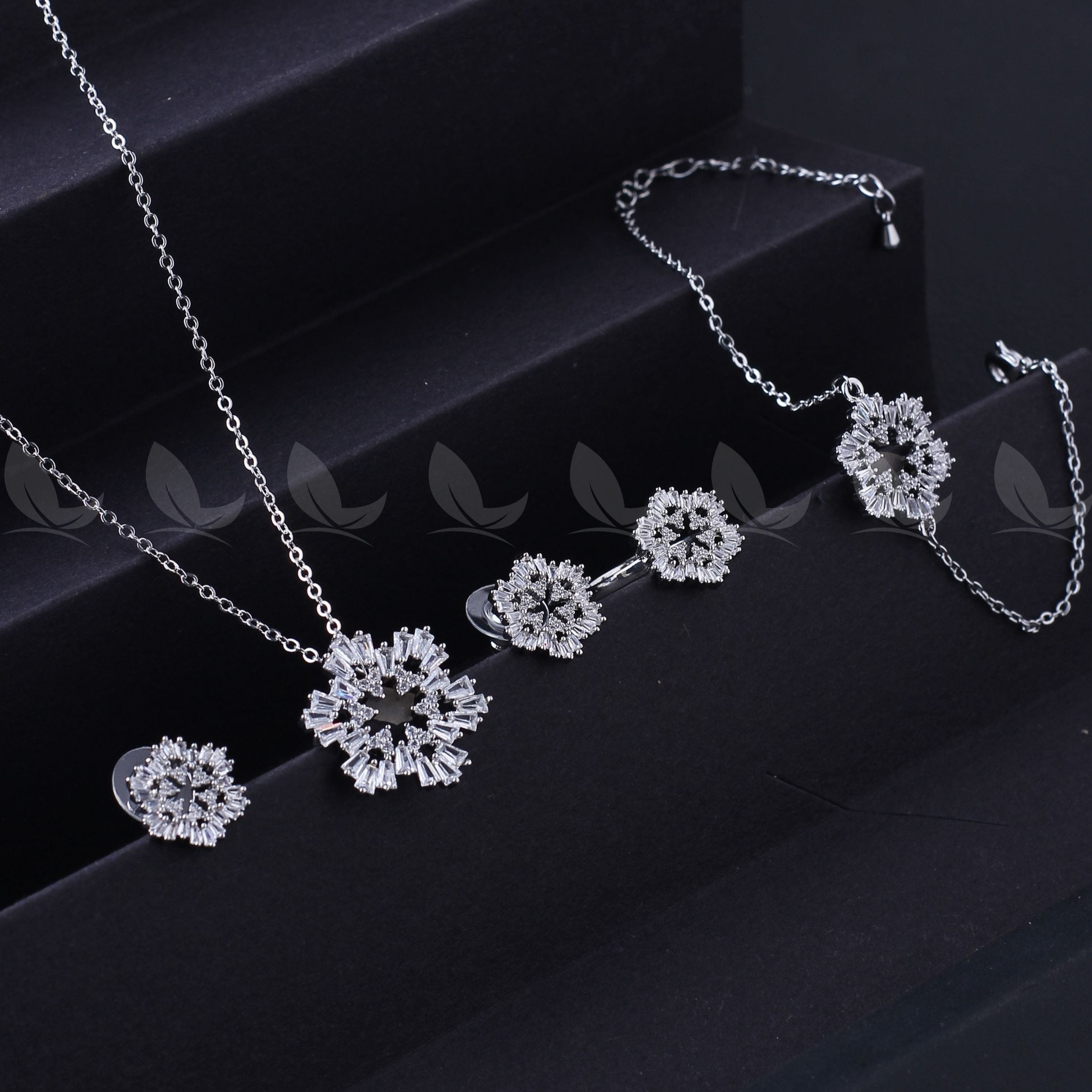 Snowflake Pendant Set - Gold